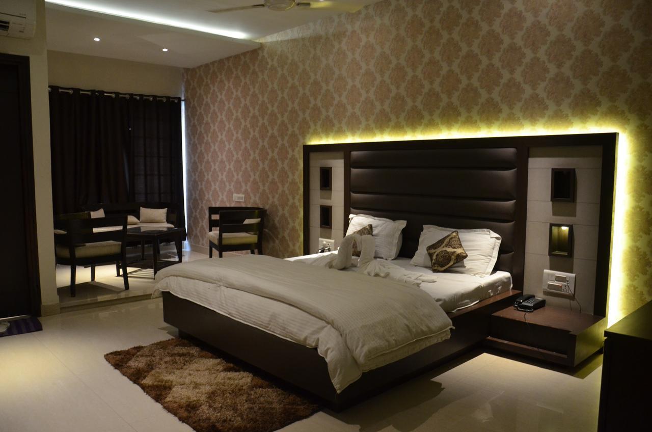Hotel Aroma Inn Sirsa Екстер'єр фото