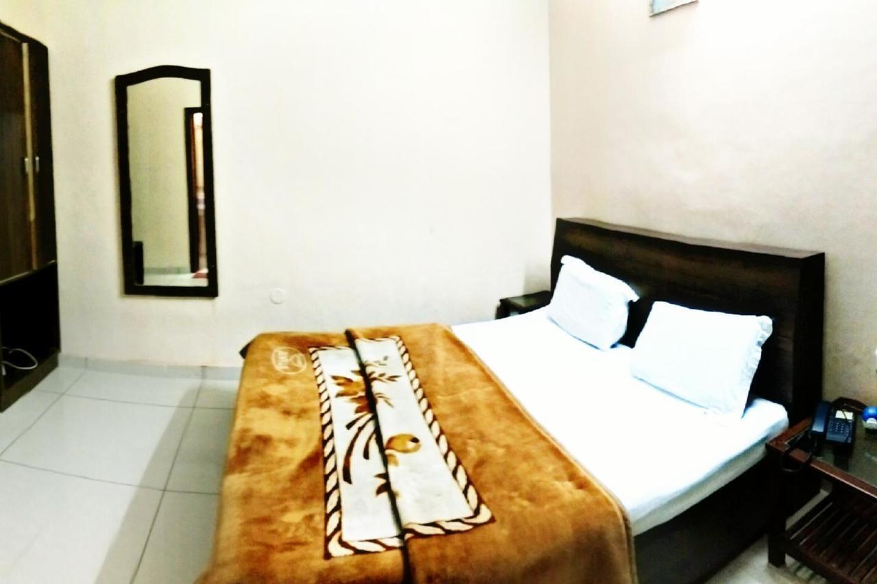 Hotel Aroma Inn Sirsa Екстер'єр фото