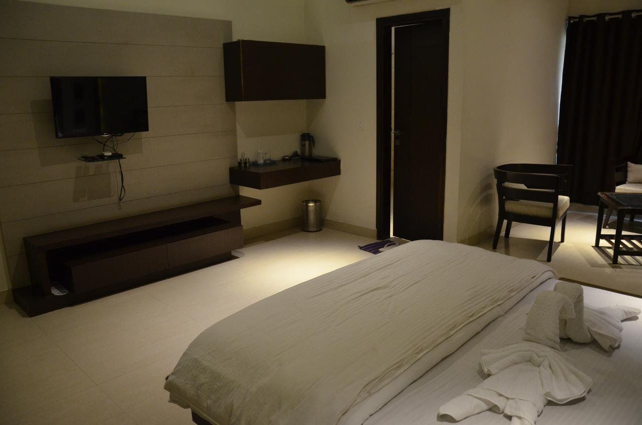 Hotel Aroma Inn Sirsa Екстер'єр фото