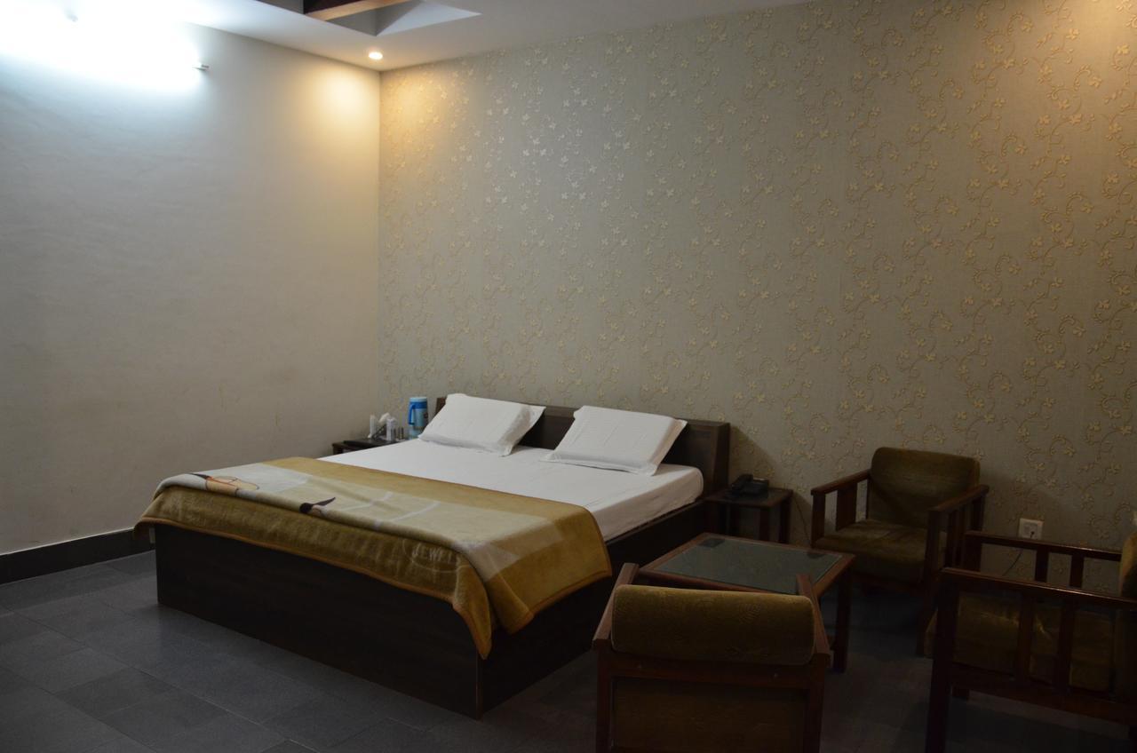 Hotel Aroma Inn Sirsa Екстер'єр фото